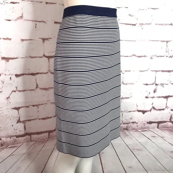 ROMEO + JULIET COUTURE Knit Navy & White Horizontal Stripes Pencil Skirt Size M - Picture 2 of 15